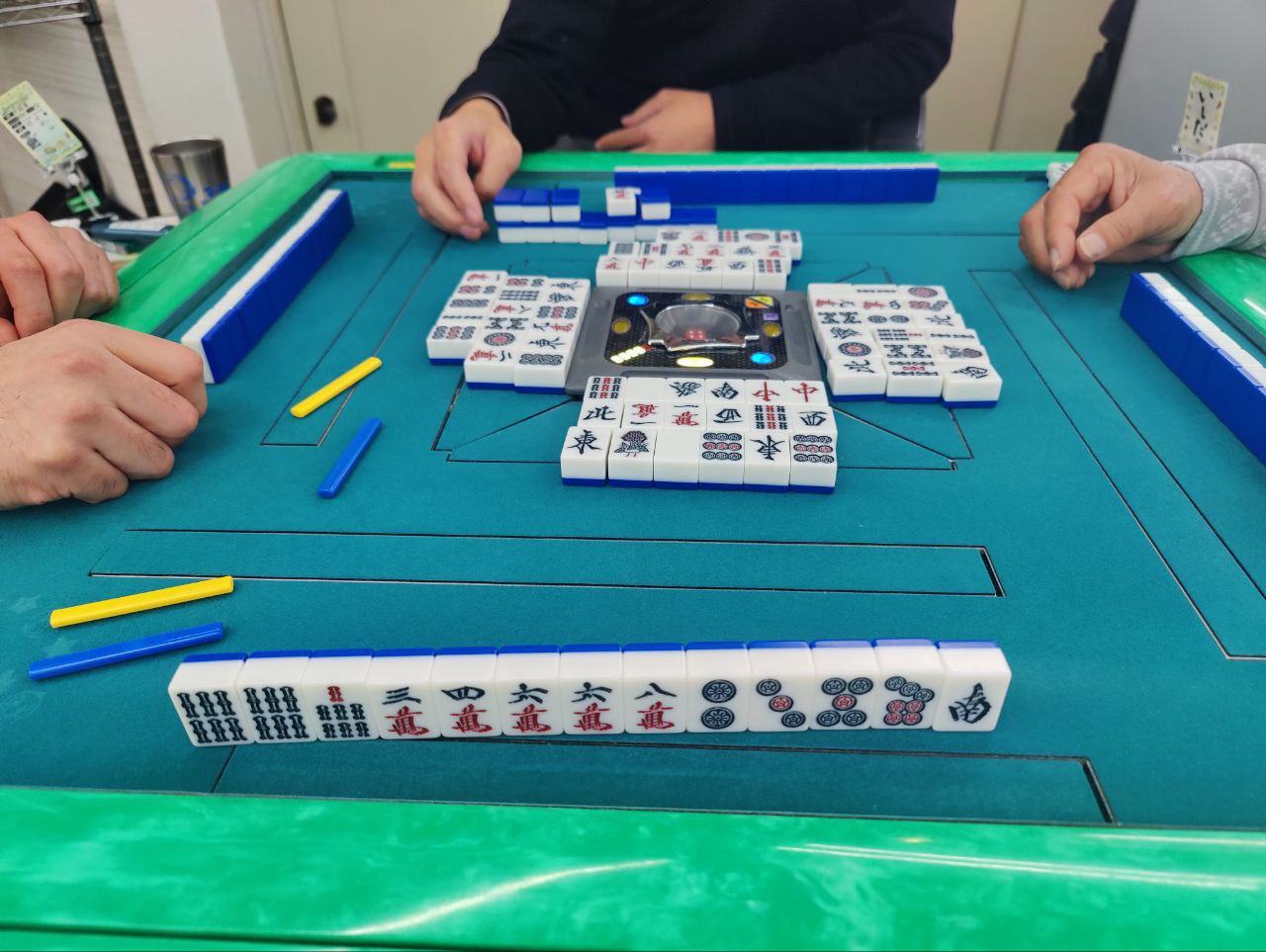 How Automatic Mahjong Tables Work: Engineering & History preview image